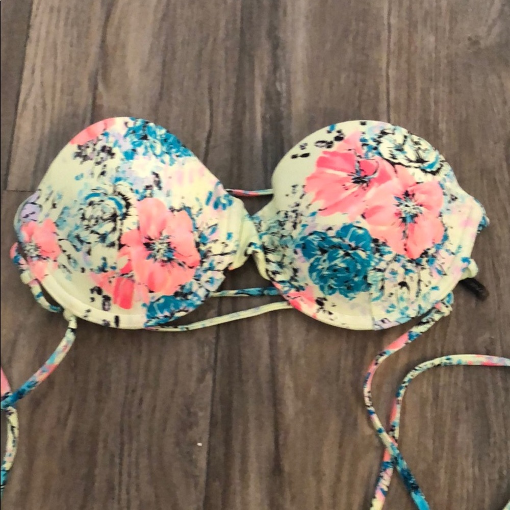 O’Neal floral bikini top NWOT